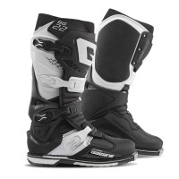 SG22 BOOTS BLACK/WHITE SZ 8