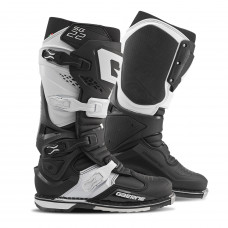 SG22 BOOTS BLACK/WHITE SZ 10
