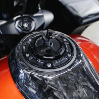 6 PT MOTO GAS CAP ASSEMBLY `23-24 CVO BLACK 6 PT MOTO GAS CAP ASSEMBLY `23-24 CVO BLACK
